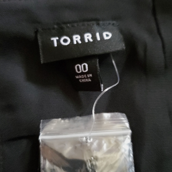 Torrid Peplum Chiffon Black Floral Print Puff Sleeve Blouse Size M/L(10) - Picture 3 of 10